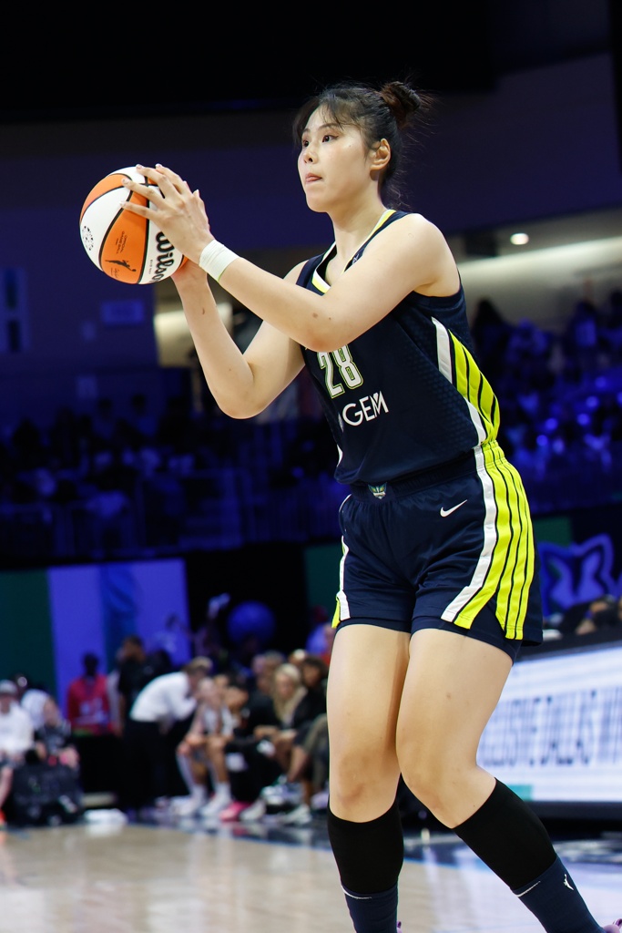 出场时间飞翼新低！李月汝8分钟5中1拿下3分3板2失误 佩奇22分！
